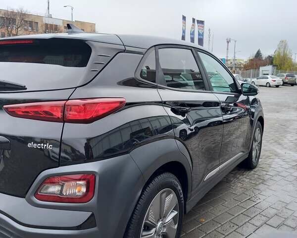 Чорний Хендай Kona Electric, об'ємом двигуна 0 л та пробігом 70 тис. км за 17700 $, фото 13 на Automoto.ua