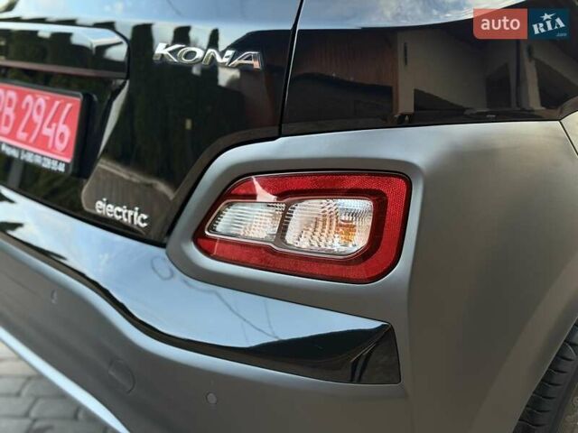 Черный Хендай Kona Electric, объемом двигателя 0 л и пробегом 125 тыс. км за 18599 $, фото 19 на Automoto.ua
