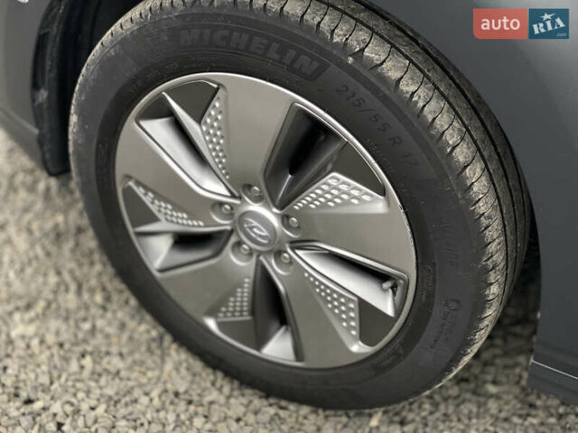 Черный Хендай Kona Electric, объемом двигателя 0 л и пробегом 123 тыс. км за 18900 $, фото 108 на Automoto.ua