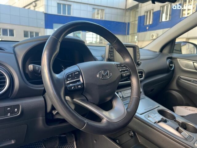 Чорний Хендай Kona Electric, об'ємом двигуна 1 л та пробігом 68 тис. км за 18290 $, фото 3 на Automoto.ua