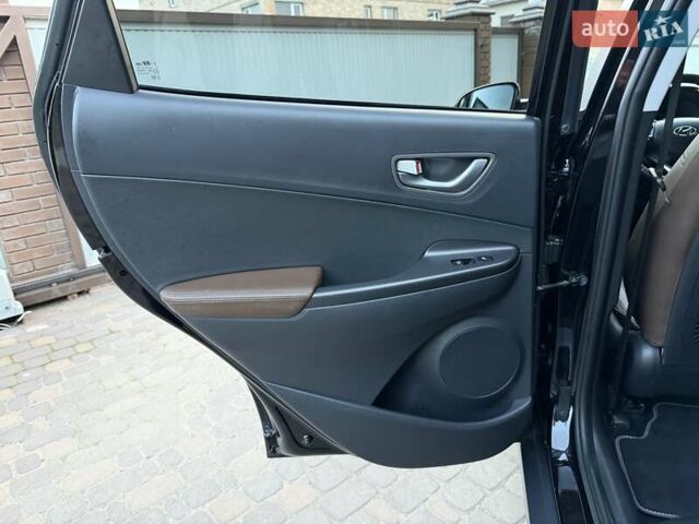 Черный Хендай Kona Electric, объемом двигателя 0 л и пробегом 125 тыс. км за 18599 $, фото 55 на Automoto.ua