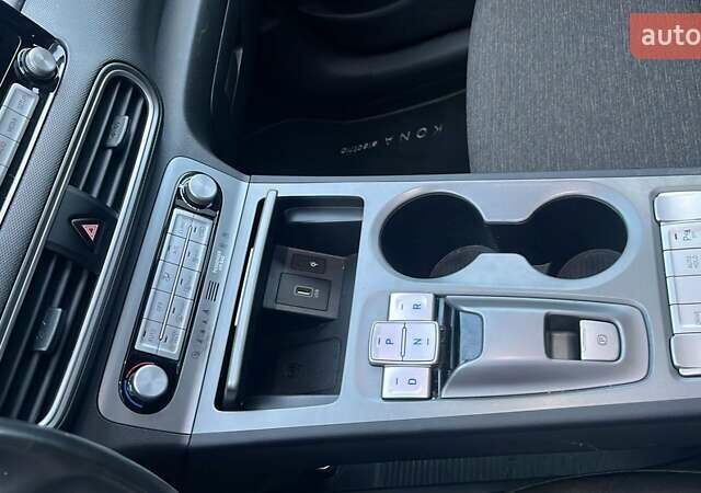 Черный Хендай Kona Electric, объемом двигателя 0 л и пробегом 124 тыс. км за 16600 $, фото 20 на Automoto.ua