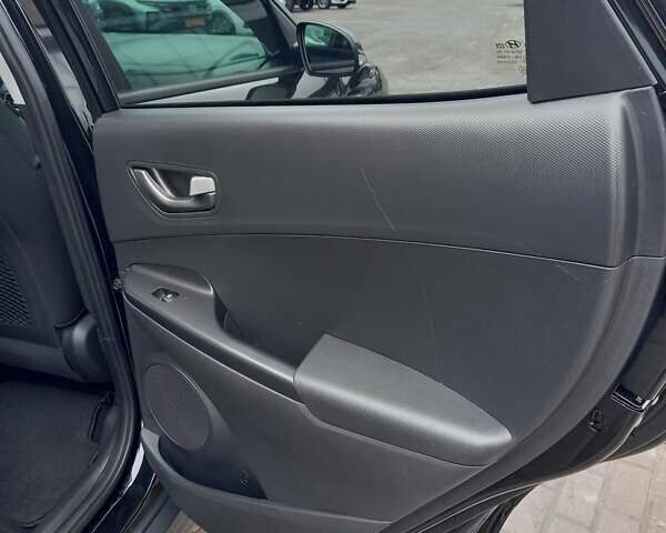 Чорний Хендай Kona Electric, об'ємом двигуна 0 л та пробігом 70 тис. км за 17700 $, фото 19 на Automoto.ua