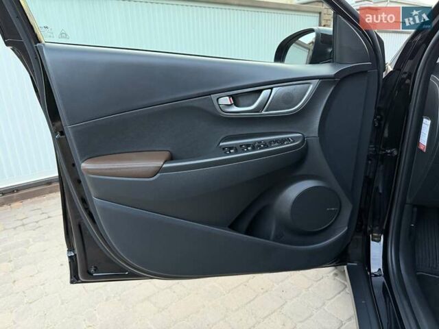 Черный Хендай Kona Electric, объемом двигателя 0 л и пробегом 125 тыс. км за 18599 $, фото 34 на Automoto.ua