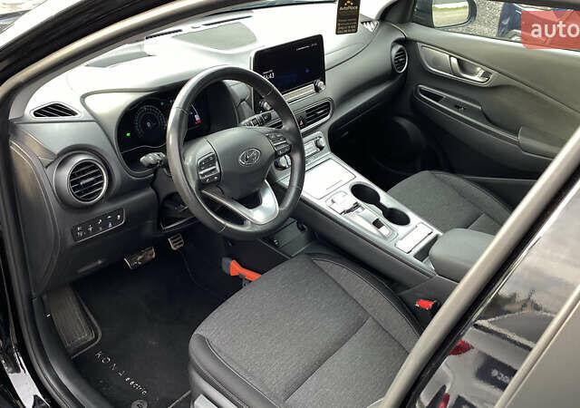 Черный Хендай Kona Electric, объемом двигателя 0 л и пробегом 123 тыс. км за 18900 $, фото 36 на Automoto.ua