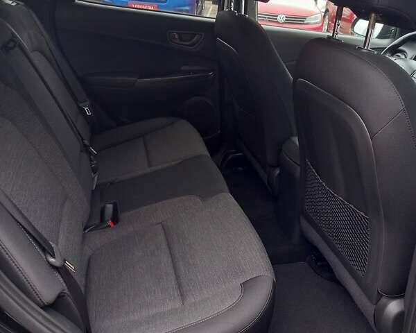 Чорний Хендай Kona Electric, об'ємом двигуна 0 л та пробігом 70 тис. км за 17700 $, фото 20 на Automoto.ua