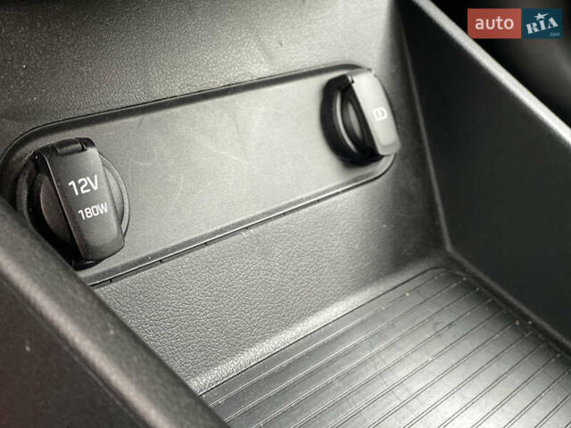 Черный Хендай Kona Electric, объемом двигателя 0 л и пробегом 123 тыс. км за 18900 $, фото 51 на Automoto.ua