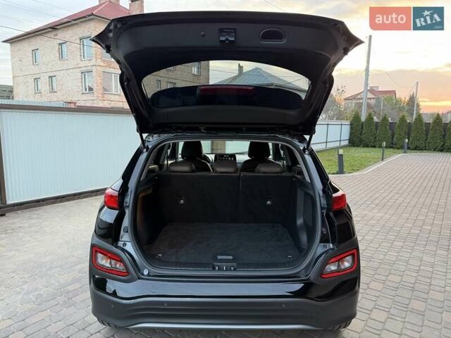 Черный Хендай Kona Electric, объемом двигателя 0 л и пробегом 125 тыс. км за 18599 $, фото 82 на Automoto.ua