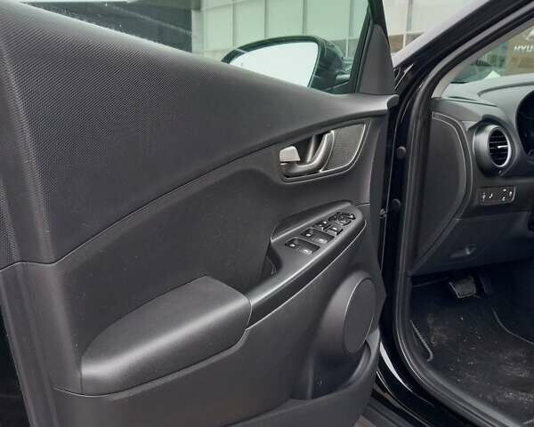 Чорний Хендай Kona Electric, об'ємом двигуна 0 л та пробігом 70 тис. км за 17700 $, фото 14 на Automoto.ua