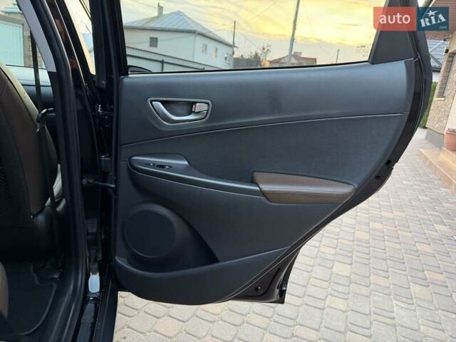 Черный Хендай Kona Electric, объемом двигателя 0 л и пробегом 125 тыс. км за 18599 $, фото 65 на Automoto.ua