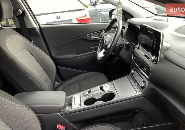 Черный Хендай Kona Electric, объемом двигателя 0 л и пробегом 123 тыс. км за 18900 $, фото 31 на Automoto.ua