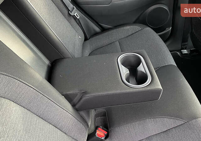 Черный Хендай Kona Electric, объемом двигателя 0 л и пробегом 123 тыс. км за 18900 $, фото 65 на Automoto.ua