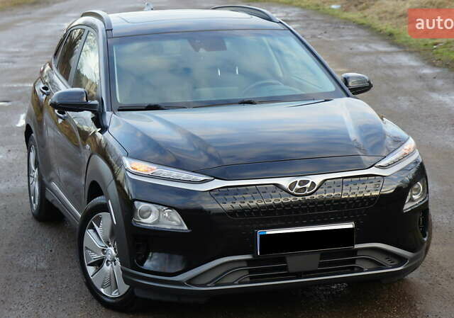 Черный Хендай Kona Electric, объемом двигателя 0 л и пробегом 124 тыс. км за 16600 $, фото 2 на Automoto.ua