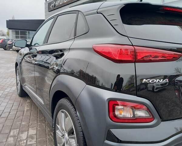 Чорний Хендай Kona Electric, об'ємом двигуна 0 л та пробігом 70 тис. км за 17700 $, фото 12 на Automoto.ua