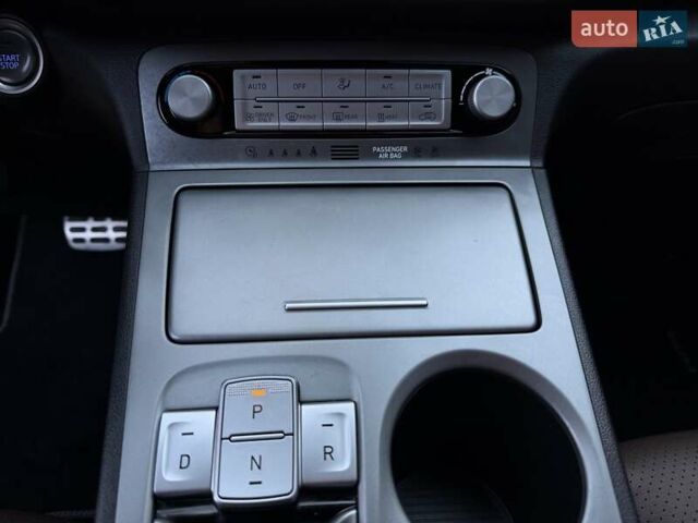 Черный Хендай Kona Electric, объемом двигателя 0 л и пробегом 125 тыс. км за 18599 $, фото 48 на Automoto.ua