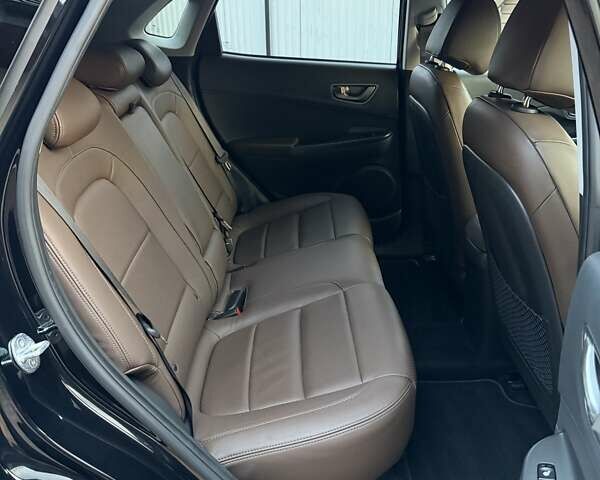 Черный Хендай Kona Electric, объемом двигателя 0 л и пробегом 125 тыс. км за 18599 $, фото 63 на Automoto.ua