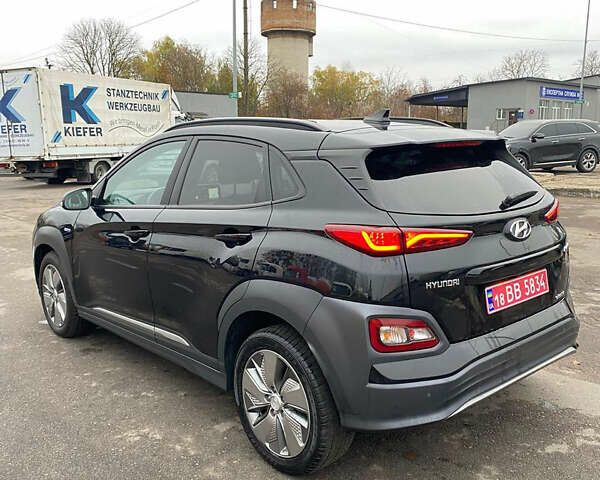 Черный Хендай Kona Electric, объемом двигателя 0 л и пробегом 49 тыс. км за 14200 $, фото 2 на Automoto.ua