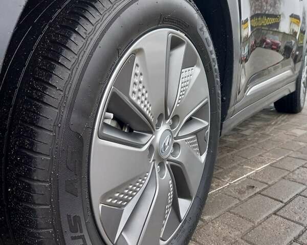 Чорний Хендай Kona Electric, об'ємом двигуна 0 л та пробігом 70 тис. км за 17700 $, фото 3 на Automoto.ua