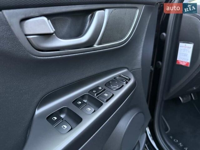 Черный Хендай Kona Electric, объемом двигателя 0 л и пробегом 125 тыс. км за 18599 $, фото 35 на Automoto.ua