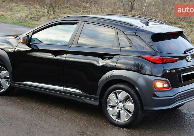 Черный Хендай Kona Electric, объемом двигателя 0 л и пробегом 124 тыс. км за 16600 $, фото 6 на Automoto.ua