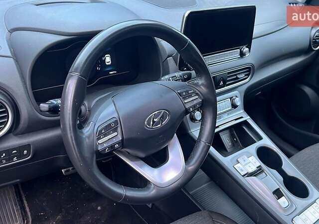 Черный Хендай Kona Electric, объемом двигателя 0 л и пробегом 124 тыс. км за 16600 $, фото 19 на Automoto.ua