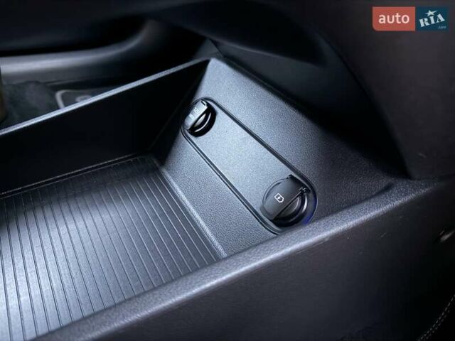 Черный Хендай Kona Electric, объемом двигателя 0 л и пробегом 125 тыс. км за 18599 $, фото 77 на Automoto.ua