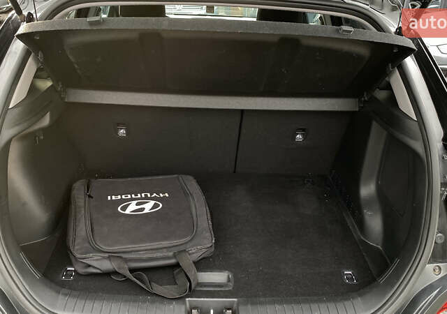 Черный Хендай Kona Electric, объемом двигателя 0 л и пробегом 123 тыс. км за 18900 $, фото 60 на Automoto.ua