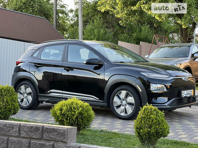 Черный Хендай Kona Electric, объемом двигателя 0 л и пробегом 80 тыс. км за 17150 $, фото 3 на Automoto.ua