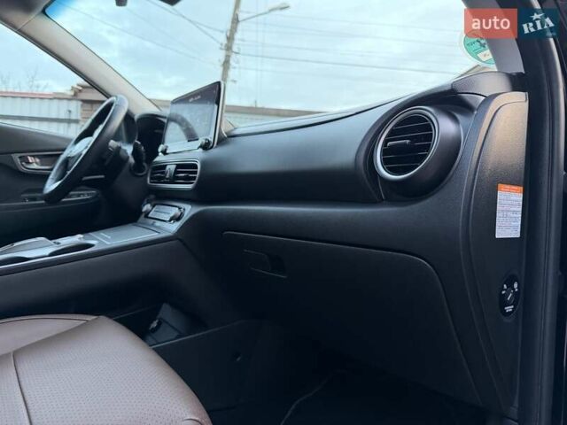 Черный Хендай Kona Electric, объемом двигателя 0 л и пробегом 125 тыс. км за 18599 $, фото 75 на Automoto.ua