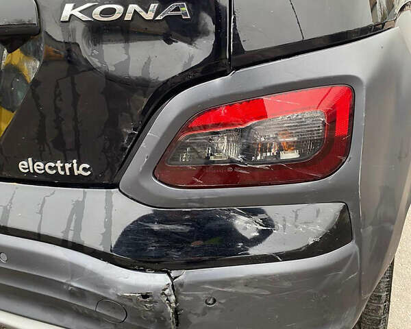 Черный Хендай Kona Electric, объемом двигателя 0 л и пробегом 49 тыс. км за 14200 $, фото 6 на Automoto.ua