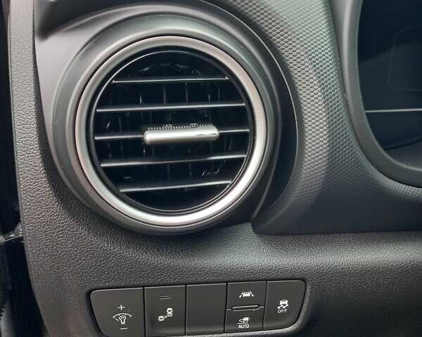 Чорний Хендай Kona Electric, об'ємом двигуна 0 л та пробігом 70 тис. км за 17700 $, фото 24 на Automoto.ua