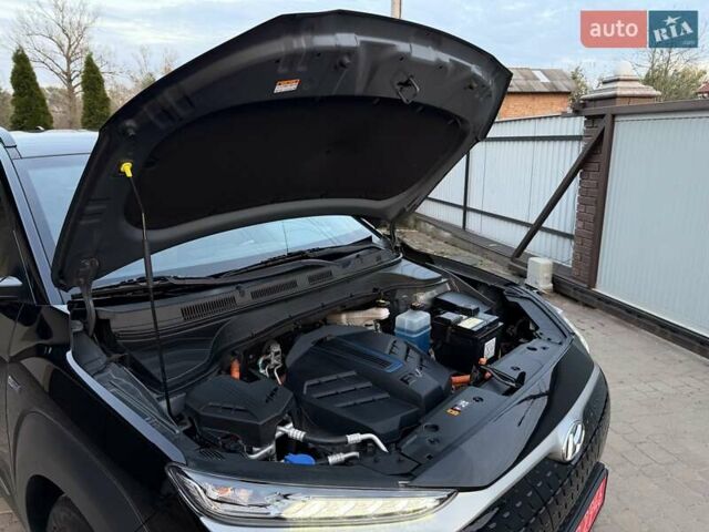 Черный Хендай Kona Electric, объемом двигателя 0 л и пробегом 125 тыс. км за 18599 $, фото 89 на Automoto.ua
