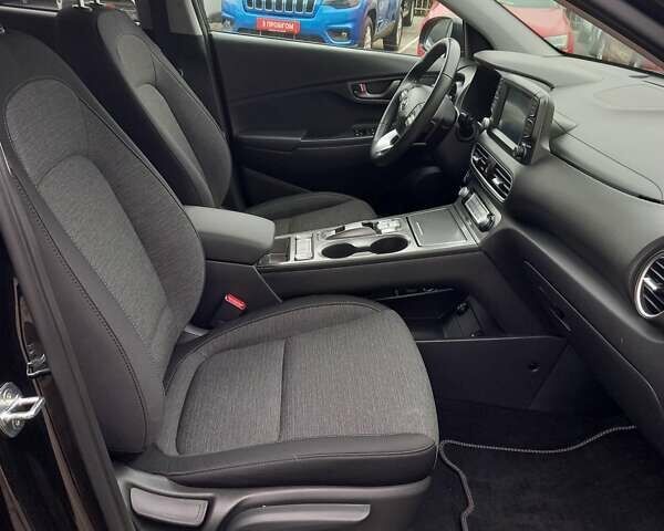 Чорний Хендай Kona Electric, об'ємом двигуна 0 л та пробігом 70 тис. км за 17700 $, фото 22 на Automoto.ua