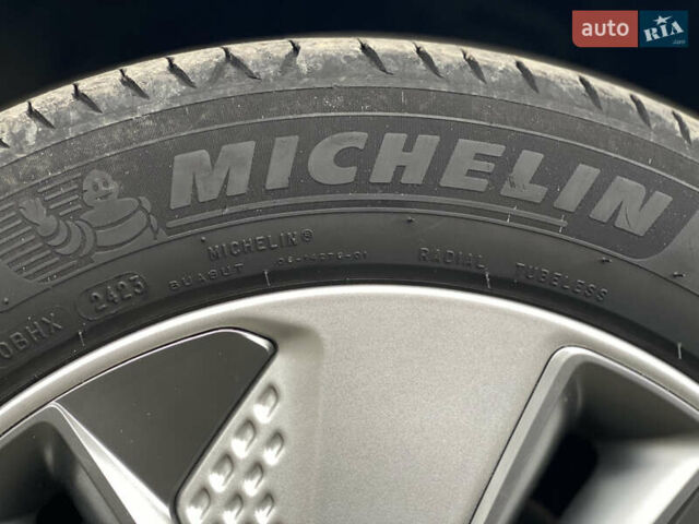 Черный Хендай Kona Electric, объемом двигателя 0 л и пробегом 123 тыс. км за 18900 $, фото 107 на Automoto.ua