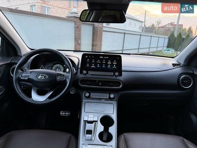 Черный Хендай Kona Electric, объемом двигателя 0 л и пробегом 125 тыс. км за 18599 $, фото 66 на Automoto.ua