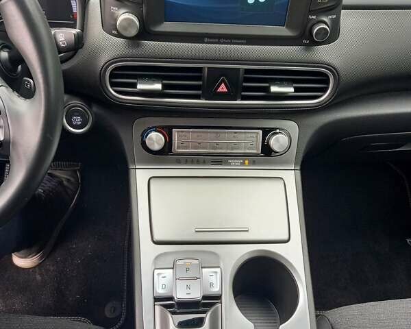 Чорний Хендай Kona Electric, об'ємом двигуна 0 л та пробігом 70 тис. км за 17700 $, фото 26 на Automoto.ua