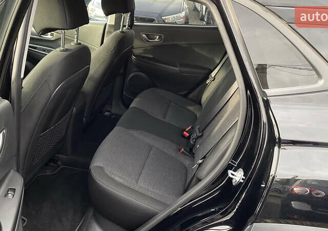 Черный Хендай Kona Electric, объемом двигателя 0 л и пробегом 123 тыс. км за 18900 $, фото 57 на Automoto.ua