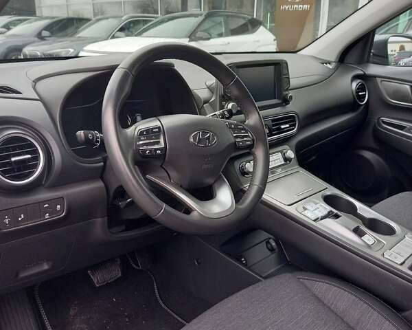 Чорний Хендай Kona Electric, об'ємом двигуна 0 л та пробігом 70 тис. км за 17700 $, фото 16 на Automoto.ua