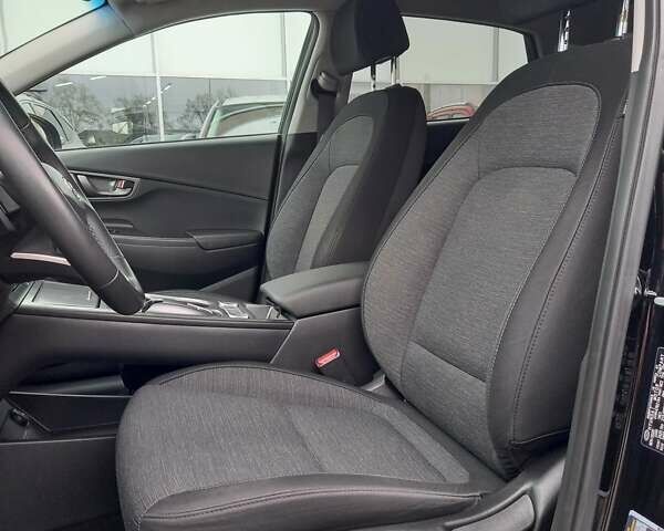 Чорний Хендай Kona Electric, об'ємом двигуна 0 л та пробігом 70 тис. км за 17700 $, фото 15 на Automoto.ua