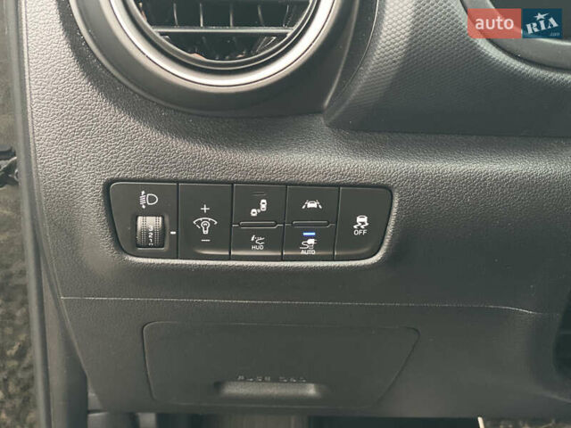 Черный Хендай Kona Electric, объемом двигателя 0 л и пробегом 123 тыс. км за 18900 $, фото 50 на Automoto.ua