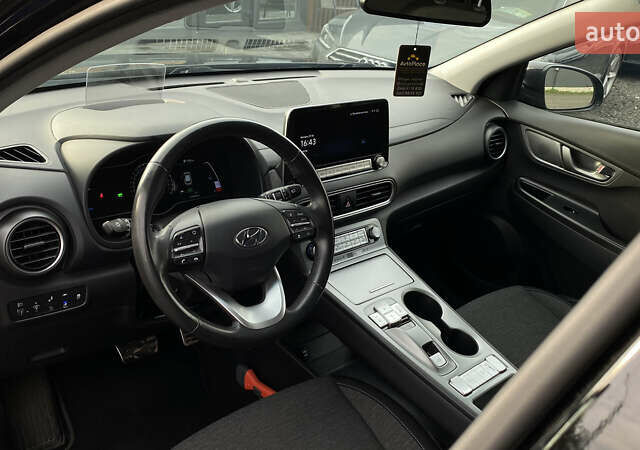 Черный Хендай Kona Electric, объемом двигателя 0 л и пробегом 123 тыс. км за 18900 $, фото 39 на Automoto.ua