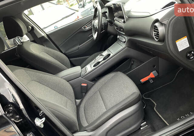 Черный Хендай Kona Electric, объемом двигателя 0 л и пробегом 123 тыс. км за 18900 $, фото 66 на Automoto.ua