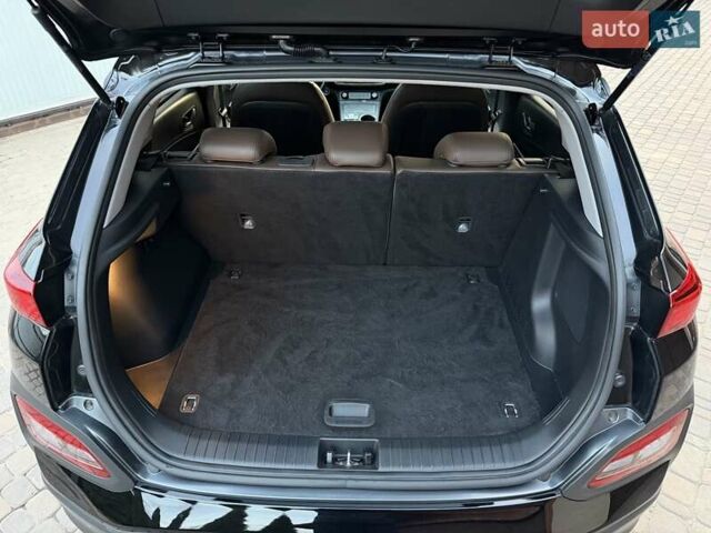 Черный Хендай Kona Electric, объемом двигателя 0 л и пробегом 125 тыс. км за 18599 $, фото 84 на Automoto.ua