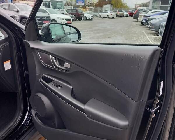 Чорний Хендай Kona Electric, об'ємом двигуна 0 л та пробігом 70 тис. км за 17700 $, фото 21 на Automoto.ua