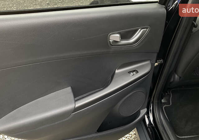 Черный Хендай Kona Electric, объемом двигателя 0 л и пробегом 123 тыс. км за 18900 $, фото 59 на Automoto.ua