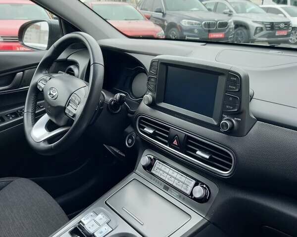 Чорний Хендай Kona Electric, об'ємом двигуна 0 л та пробігом 70 тис. км за 17700 $, фото 23 на Automoto.ua