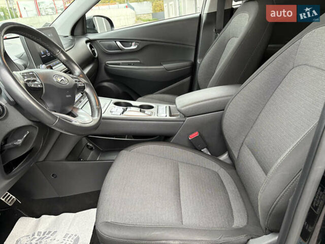 Черный Хендай Kona Electric, объемом двигателя 0 л и пробегом 30 тыс. км за 17200 $, фото 25 на Automoto.ua