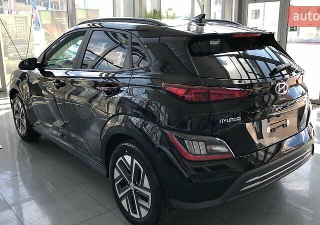 Черный Хендай Kona Electric, объемом двигателя 0 л и пробегом 1 тыс. км за 30215 $, фото 4 на Automoto.ua