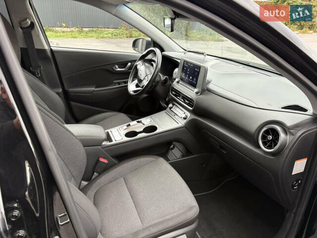 Черный Хендай Kona Electric, объемом двигателя 0 л и пробегом 30 тыс. км за 17200 $, фото 32 на Automoto.ua