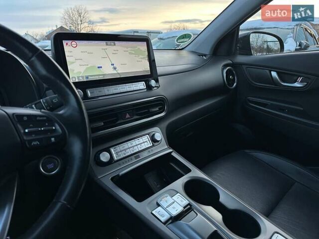 Черный Хендай Kona Electric, объемом двигателя 0 л и пробегом 80 тыс. км за 23100 $, фото 77 на Automoto.ua